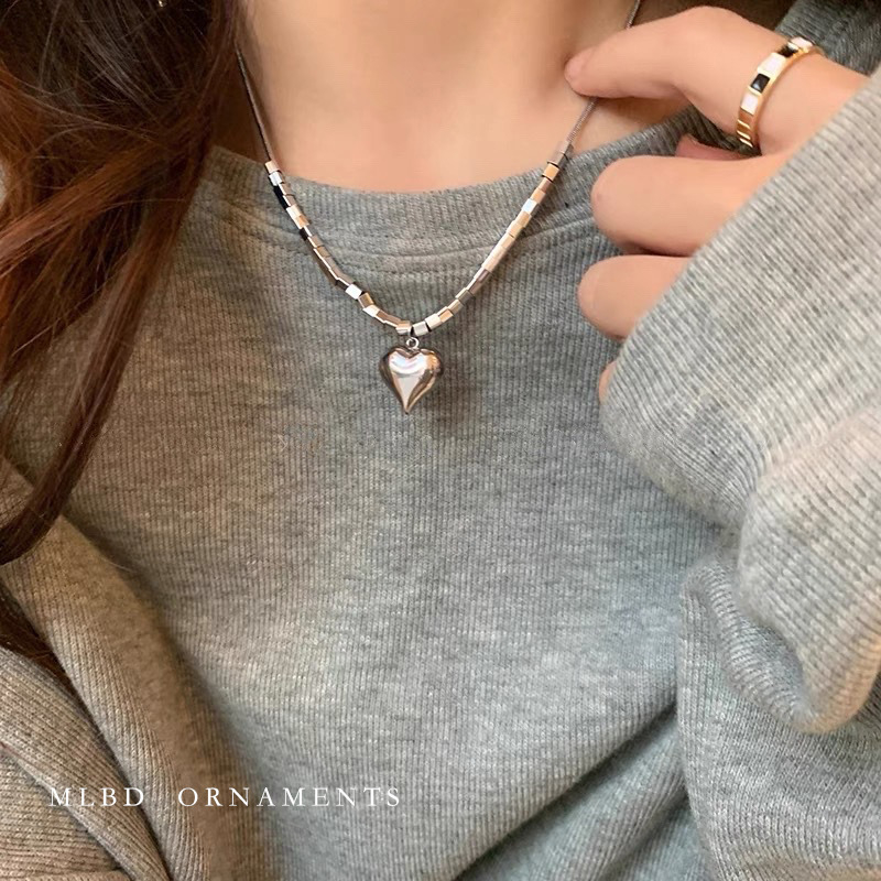 X052 Ins Design Sense Love Heart Pendant Titanium Steel Necklace Women Accessories Necklace