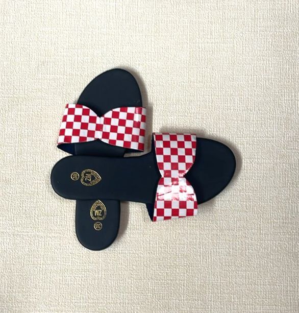 Ladies casual sandals fashion comfortable insole lightweight outdoor red and white and red checkers design flat slippers