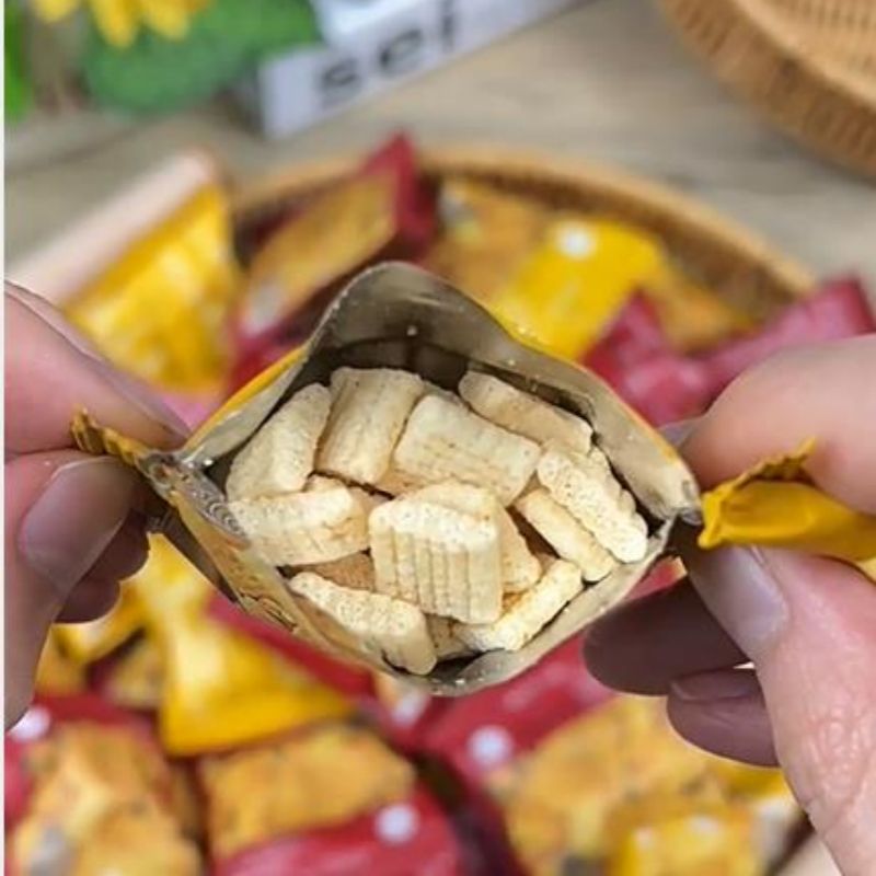 10 packs Crispy Xiaomi, Guoba, Potato Chips, Snacks, and Snacks - Internet famous puffed food CRRSHOP food nibble snack spicy