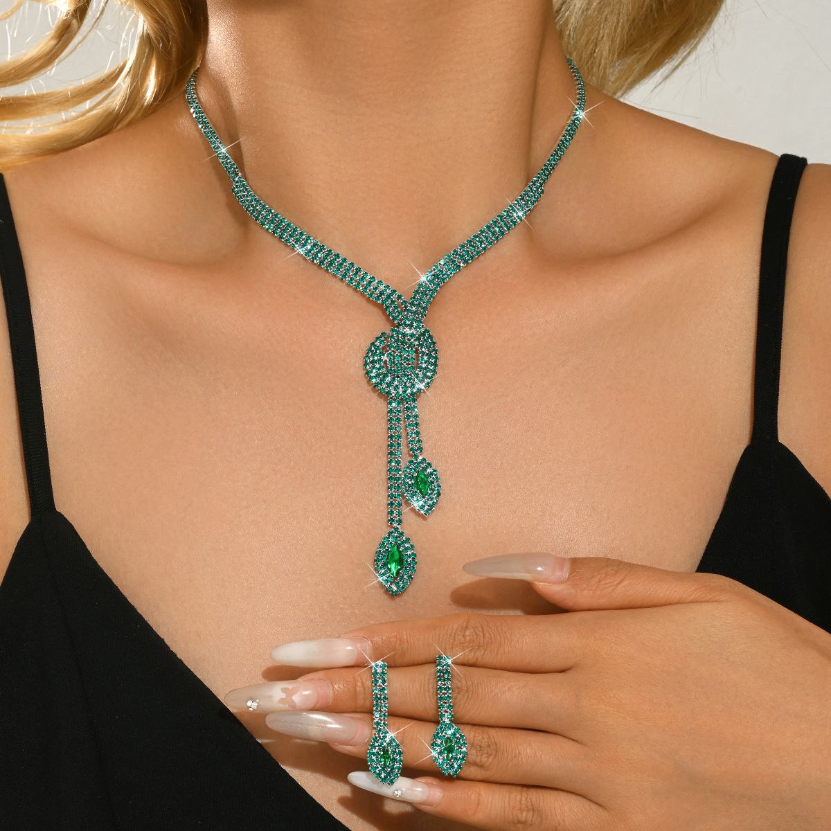Silver Plated Full Pave Emerald Green Rhinestone 2Pcs Jewelry Set Tassel Teardrop Crystal Choker Necklace Long Drop Dangle Earrings Luxury Elegant Bridal Wedding Evening Banquet Prom Formal Gown Matching Versatile Women Fashion Statement Accessories Gift
