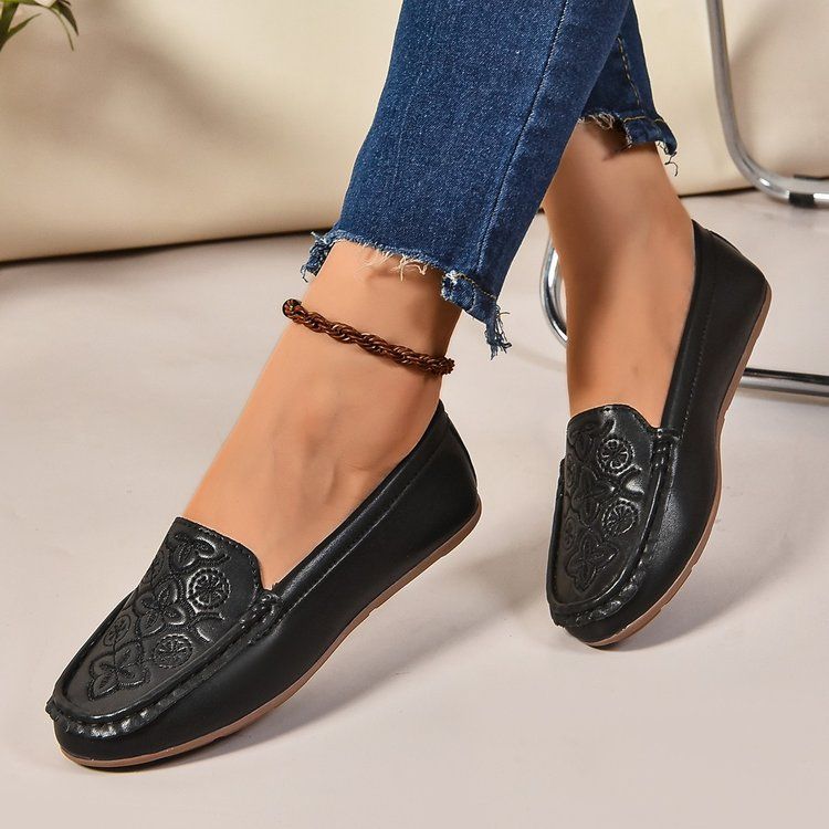 2024 spring and autumn new single shoes female Korean version round head large size flat low heel casual wear Doudou shoes 24081901