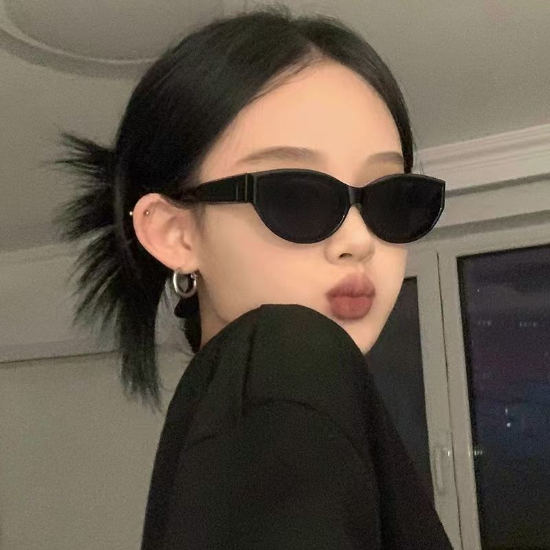 Jennie's same sunglasses for women, outdoor photography sunglasses, sun glasses, retro hot girl, cat eye glasses, small face glasses, European and American style