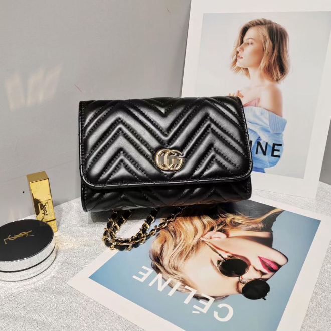 High-end Small Women's Bag Summer 2023 New Trendy Fashion Niche Handbag Diamond Chain Retro Square Bag