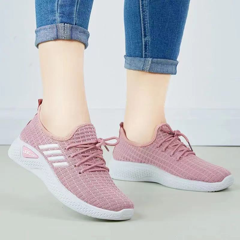 Soft soled leisure sports shoes women's flying woven shoes breathable hollow mother's shoes mesh shoes