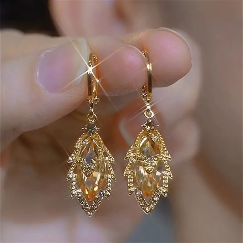 Golden zircon leaf earrings CRRSHOP Advanced feeling light luxury French style earring Diamond studded leaf earrings