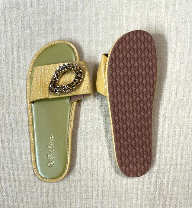 Women's leather gold ring design outdoor fashion trend, slip-on, light-weight flat sandals slippers
