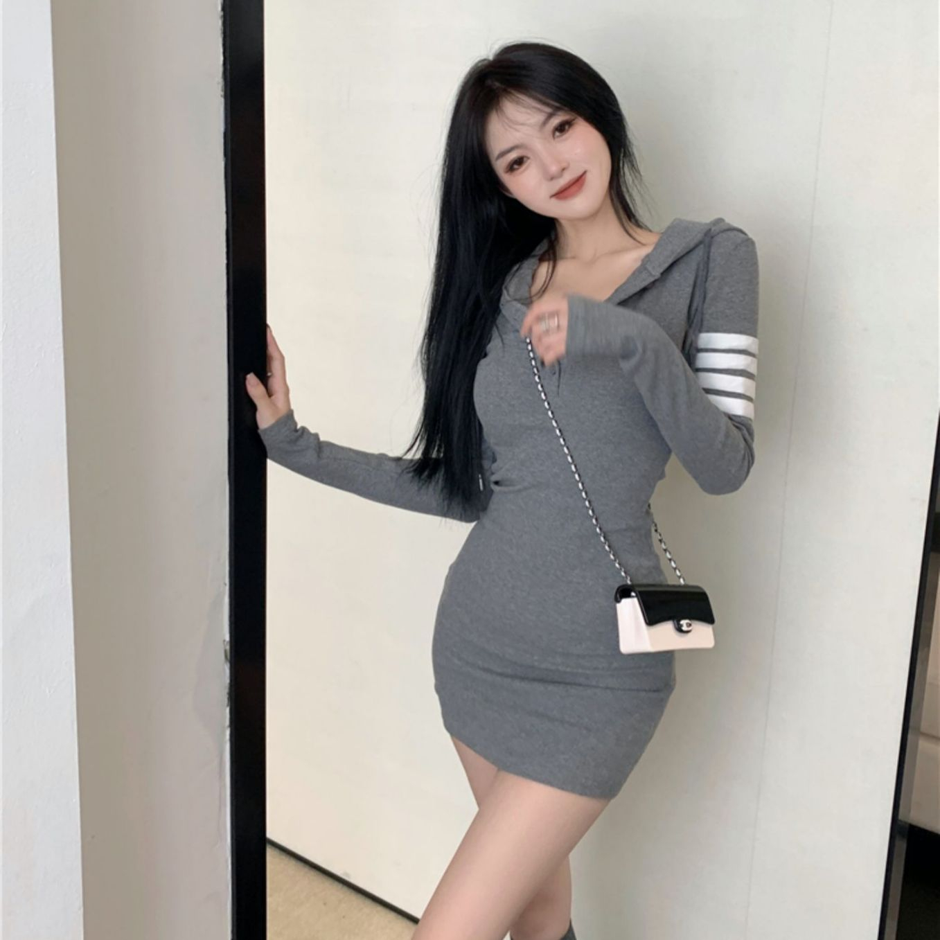 218 Women's Fashion Temperament Slim Design Sense Four Bar Long Sleeve Hooded Hip Dress