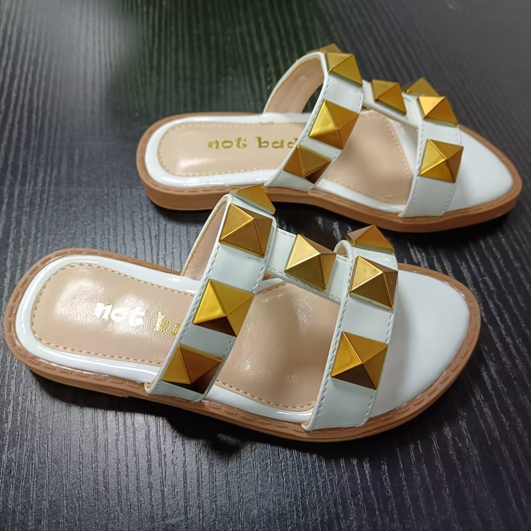 AK - 85 Children's Summer New Flat Bottom Slippers Solid Color Willow Spike Sandals