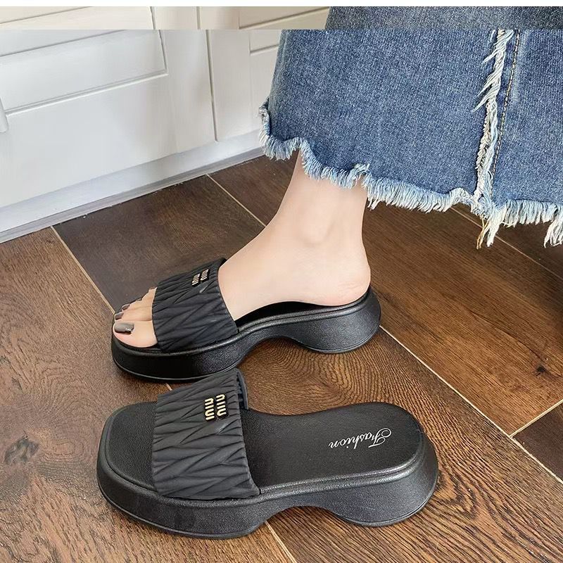 New Slippers Women Wear Thick Soles Non-Slip Fashion Designer Style All Match Sandals Women