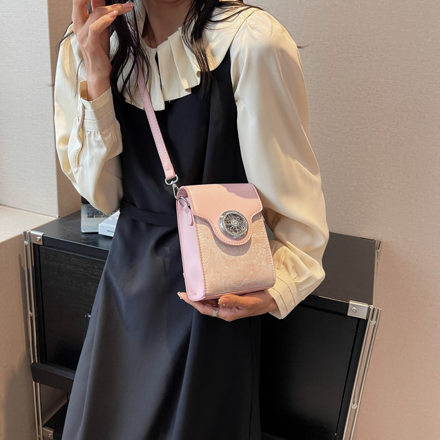 MDD&5732 Mini Chain Women Cross-body Bag Mobile Phone Small Shoulder Purse Ladies Fashion Messenger Bags