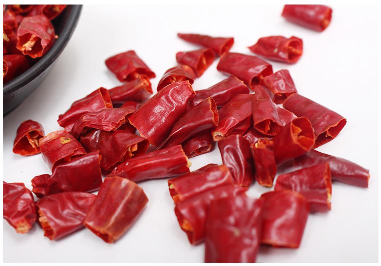 Dried chili super spicy superior quality can be cooked with various ingredients Sealed packaging without impurities Special promotion Net weight 200g/bag