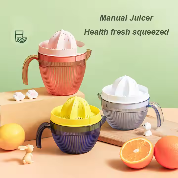 Portable Fruit Juice Cup Plastic Hand Held Mini Juicer Cup Blender Juicer