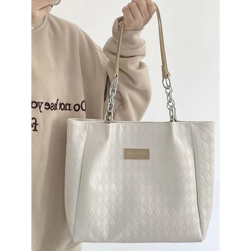 New Fashion Tote Bag For Ladies And Girls Women's Large Capacity Premium Bag Metal Chain Stitching Solid Color Shoulder Bag