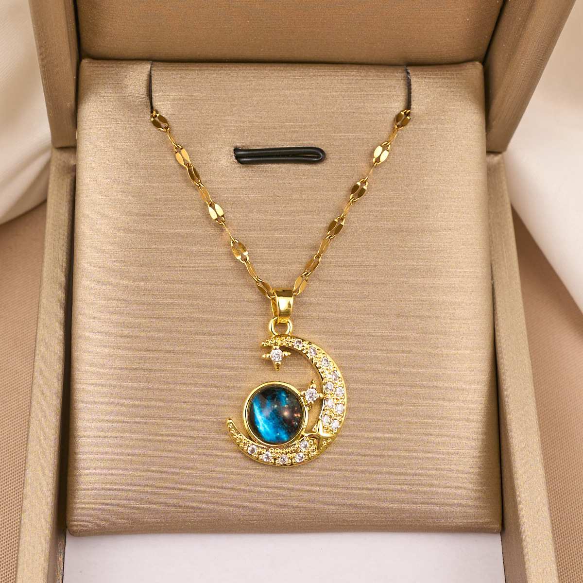 Women Star Moon Full Diamond Clavicle Chain Necklace, Luxury Sparkling Zircon Starry Sky Pendant Necklace, Elegant Temperament Versatile Fashion Jewelry for Daily Party Wedding Accessories