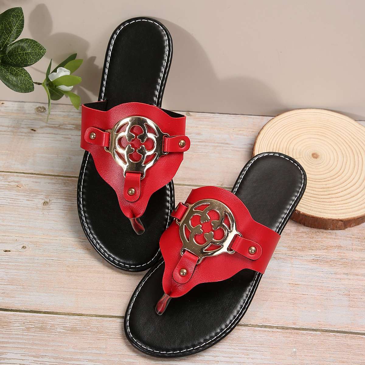 2024 summer Europe and the United States new round head clip toe metal buckle flip-flops foreign trade cross-border fashion flat slippers