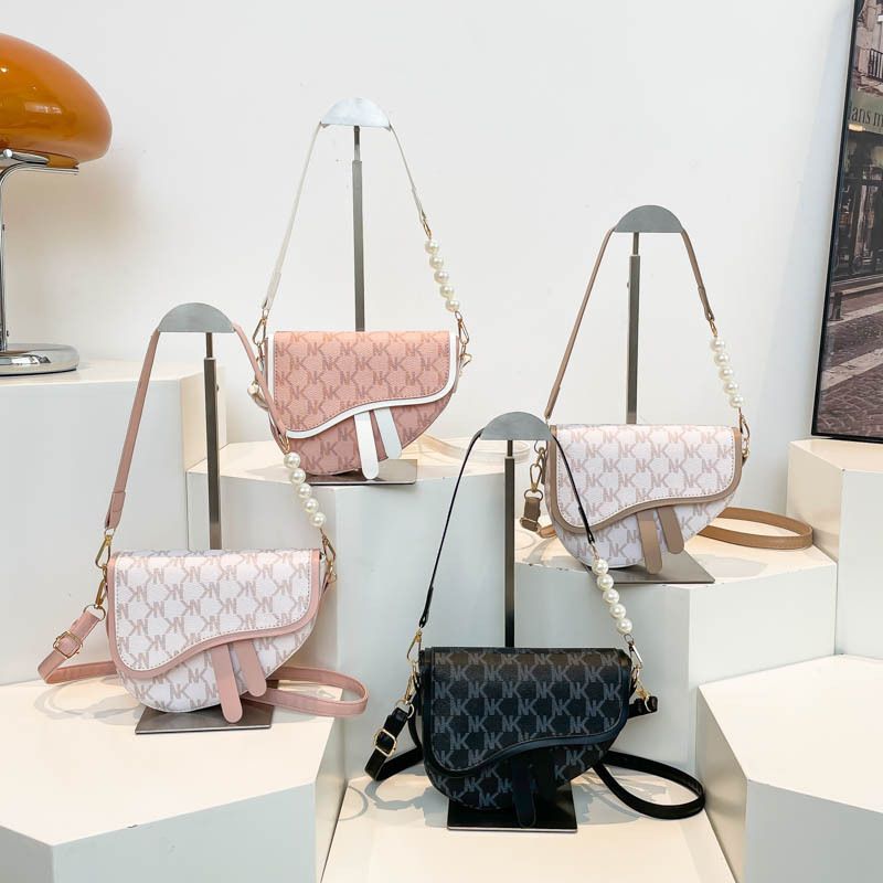 Simple women's bag 2024 winter new niche color contrast letter saddle bag fashion texture single shoulder crossbody bag