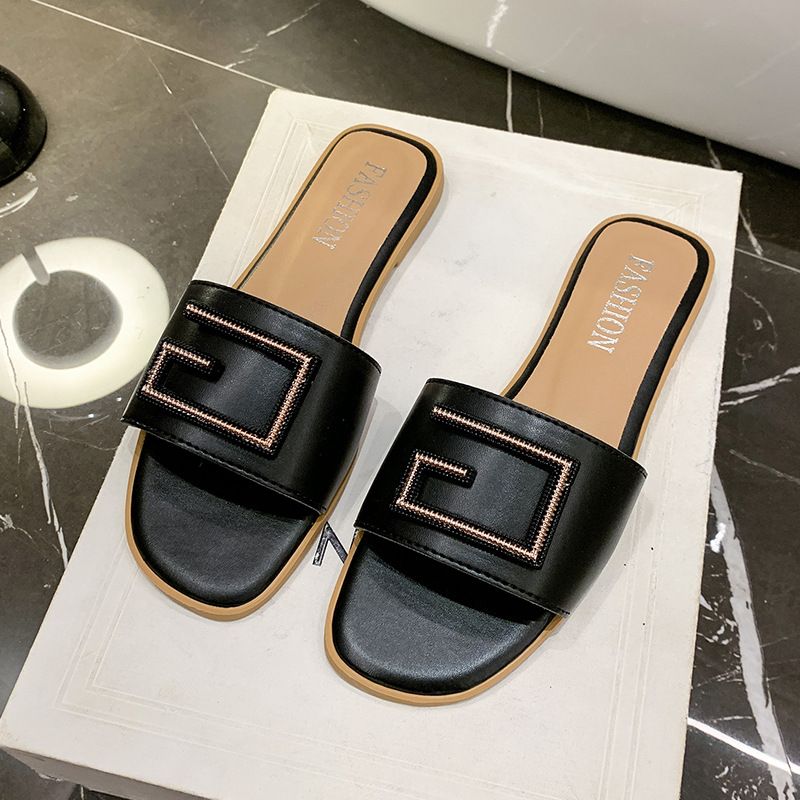 Big size metal clasp cool slipper female 2025 summer new senior feeling all kinds of casual flat one flip-flop female