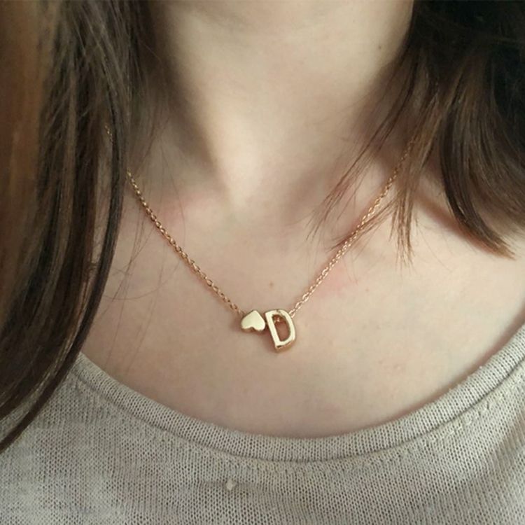New simple peach heart-shaped letter necklace, elegant and versatile 26-letter original heart clavicle chain