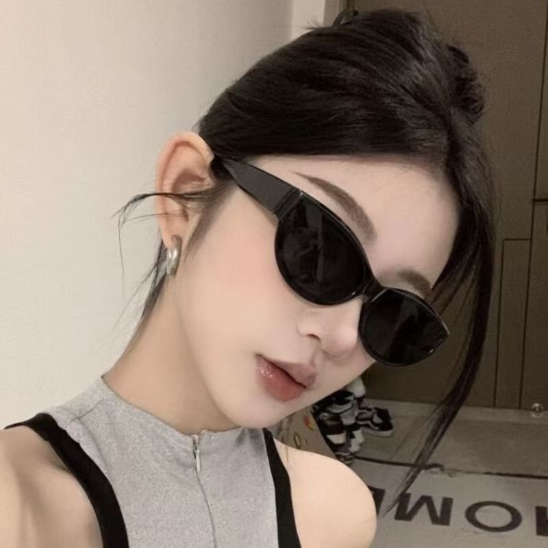 Jennie's same sunglasses for women, outdoor photography sunglasses, sun glasses, retro hot girl, cat eye glasses, small face glasses, European and American style