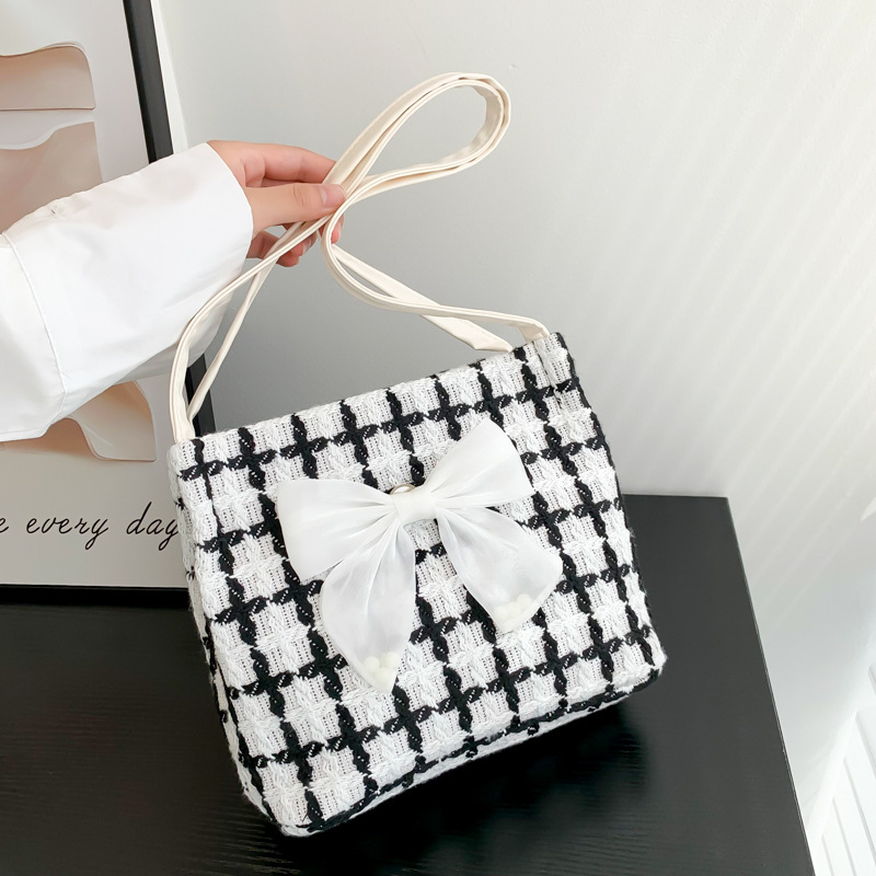 3-9223 Ladies Bag 2022 Autumn New Korean Edition Fashion Vintage Nylon Woven Bow Bucket Bag Women's Shoulder Bag