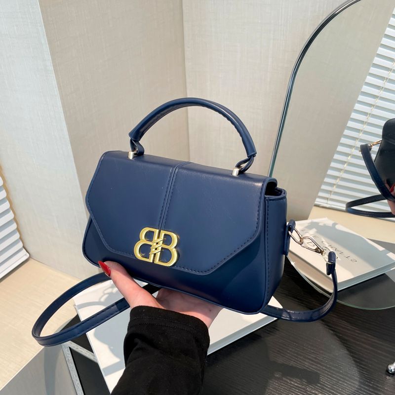 Retro style armpit small square bag women's bag simple 2024 autumn new aesthetic niche design single shoulder crossbody bag 243108