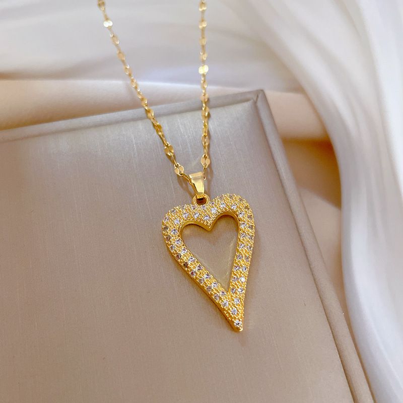 Women Hollow Heart Rhinestone Necklace J316 Titanium Steel Lip Chain Waterproof Anti-fade Gold Plated Love Cubic Zirconia Pendant Clavicle Chain Minimalist Luxury Daily Dating Wedding Banquet Party Jewelry Gift No Tarnish Ladies Fashion Dainty Heart Neck Accessories
