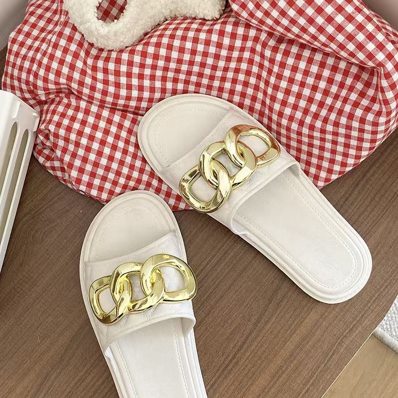 Thick Soled Fashionable Summer Slippers Beach Casual Flat Bottomed  soft sandals for women and ladies