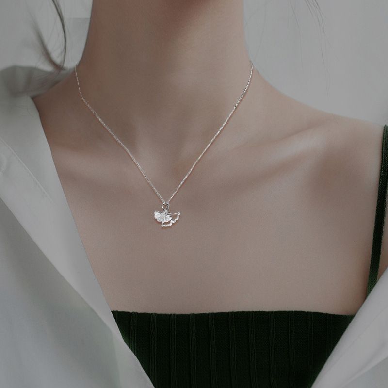 New Minimalist Clavicle Necklace Delicate Design Non-fading Light Luxury Necklace Elegant Versatile Jewelry for Women Summer Daily Wear