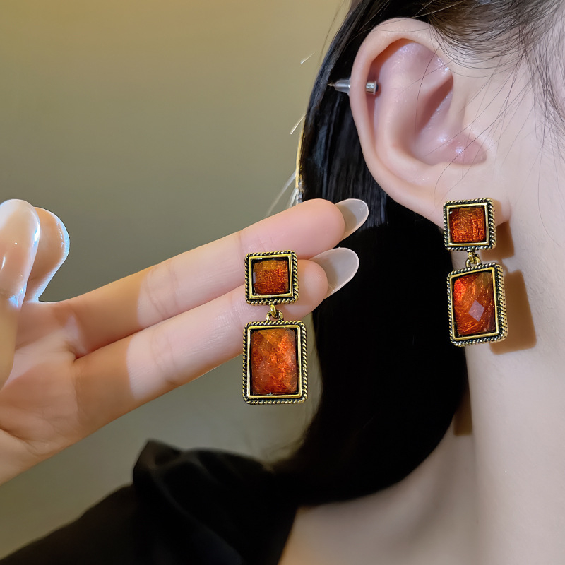 E2607 Women's Retro Geometric Square Earrings Versatile Niche Emerald Earrings