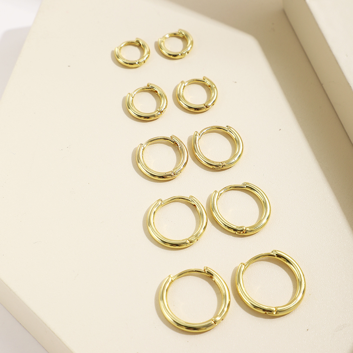 5813502 5 Pairs Minimalist Gold Plated Metal Circle Hoop Earrings Set For Women Trendy Wedding Round Earrings Jewelry GIfts
