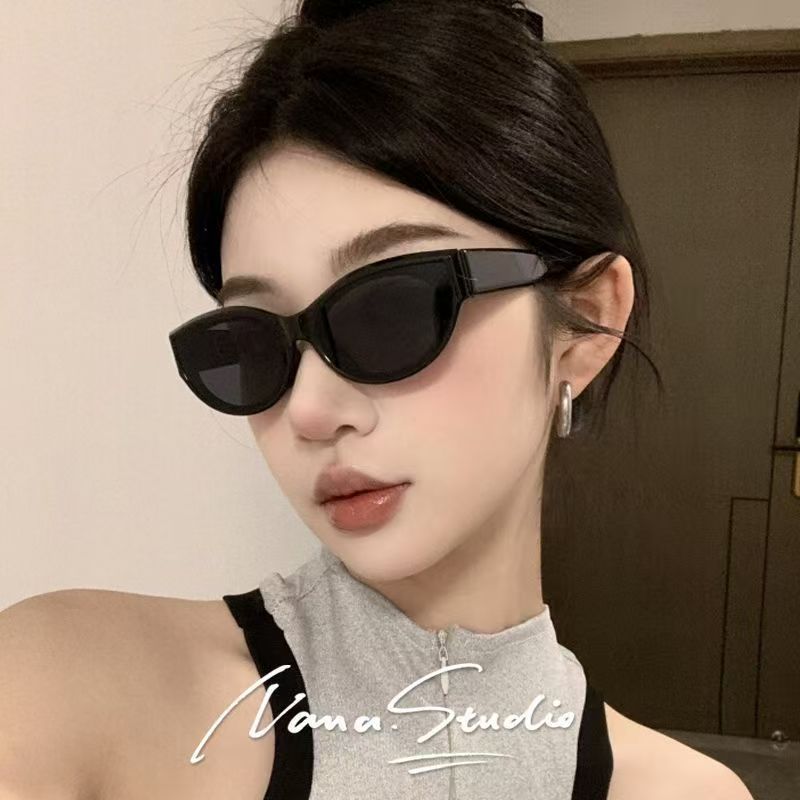 Jennie's same sunglasses for women, outdoor photography sunglasses, sun glasses, retro hot girl, cat eye glasses, small face glasses, European and American style