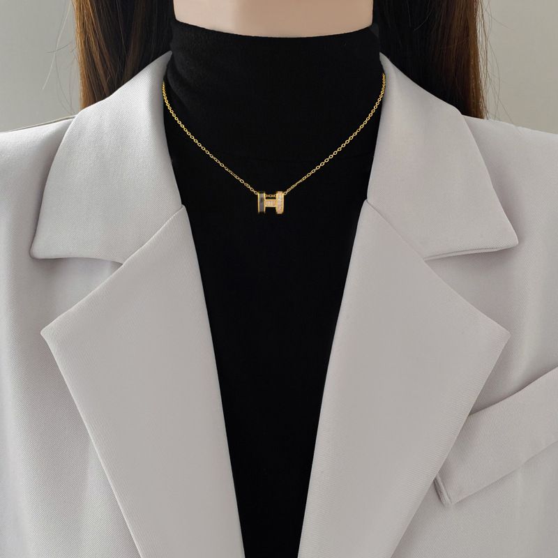 Women Titanium Steel H‑Letter Pendant Clavicle Necklace, Elegant Drop‑Oil Inlaid Rectangle Zircon Charm Necklace, Minimalist Luxury Fashion Neck Jewelry, Adjustable 40+5cm Chain, Versatile Daily Business Dating Party Accessory Gift for Ladies