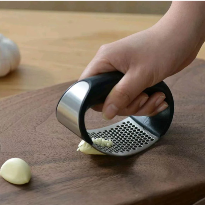 1pcs Stainless Steel Garlic Press Manual Garlic Mincer Chopping Garlic Tools Curve Fruit Vegetable Tools Kitchen Gadgets