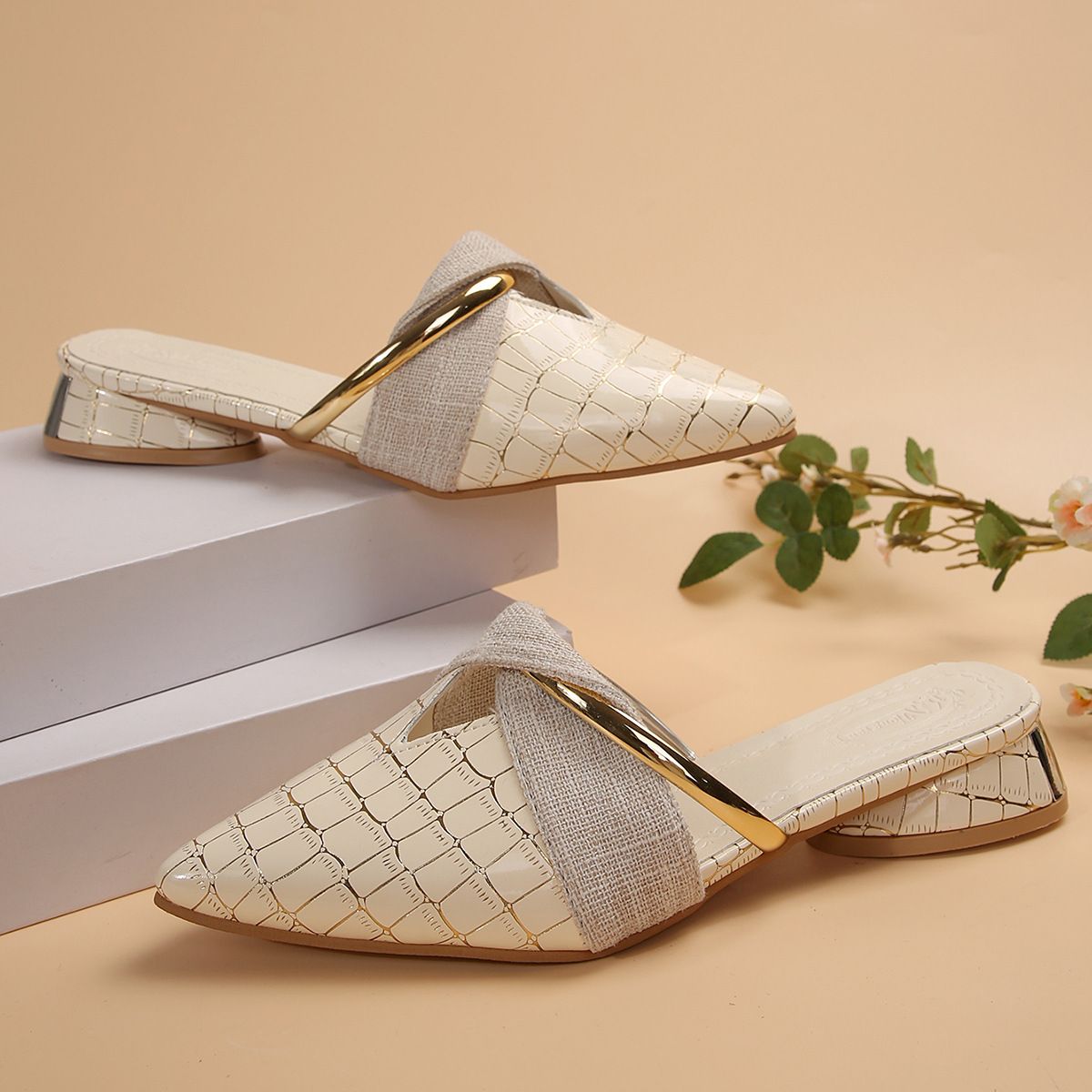 2025 Spring New Style Pointed Toe Snake Print Mule Sandals Women's Plus Size Low Heel Outdoor Sexy Fashion Foreign Trade Slippersbeige