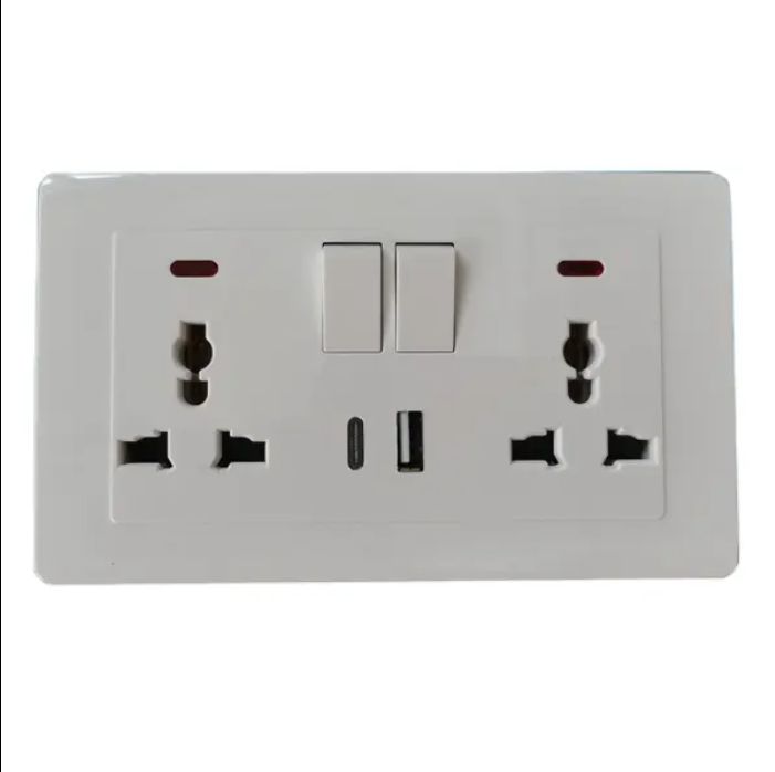 3pin socket with double Type C +A USB port the socket with the safety shutter USB output: 5V,2.1A
