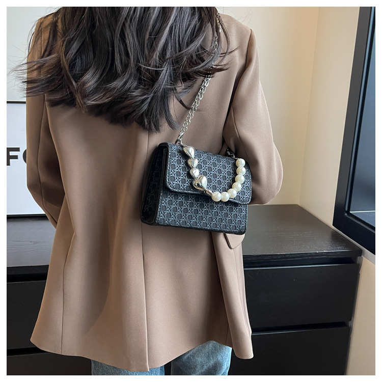 2023 New Personality Fashion Pearl Chain Bag One Shoulder Messenger Bag Casual Small Square Bag Trendy Women's Bag