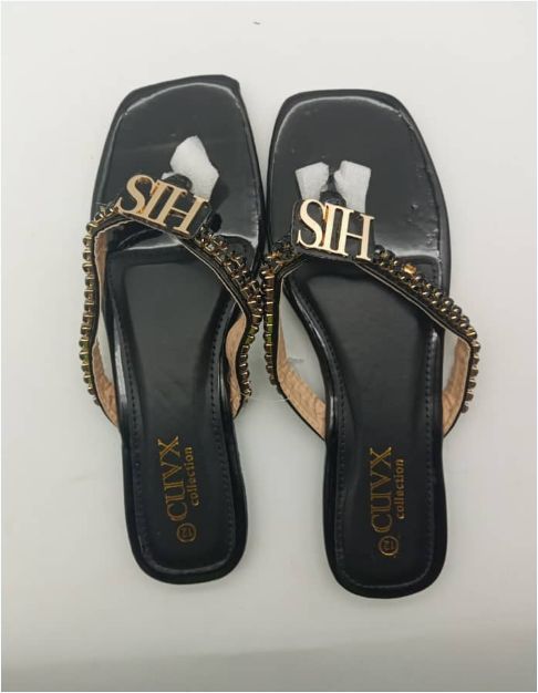 Women's Slippers With Comfortable Letter V Metal Buckle Diamond Flat Sandals New Design- Ladies Flat Shoes