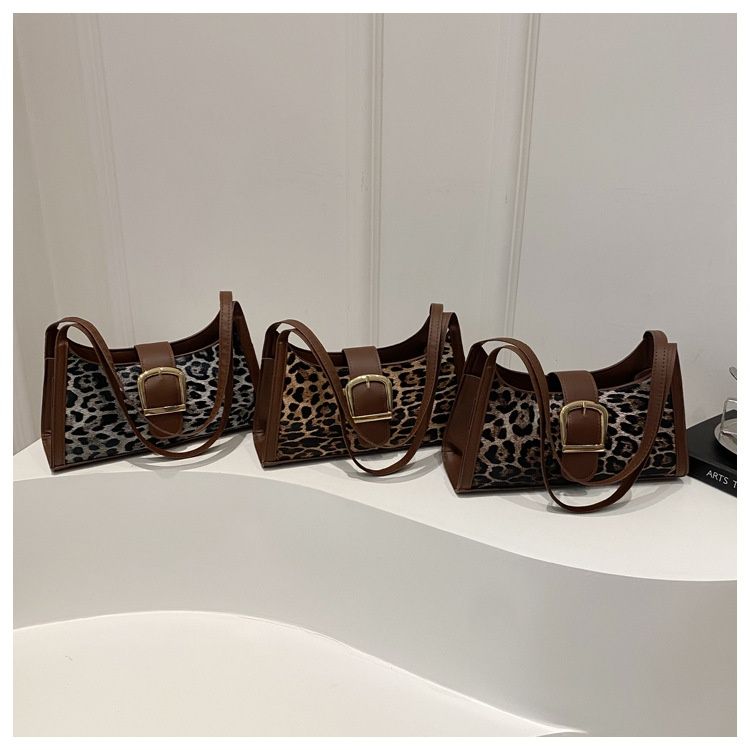 Niche Design Women Bag New Versatile Shoulder Bag Elegant Commuter Underarm Crossbody Bag
