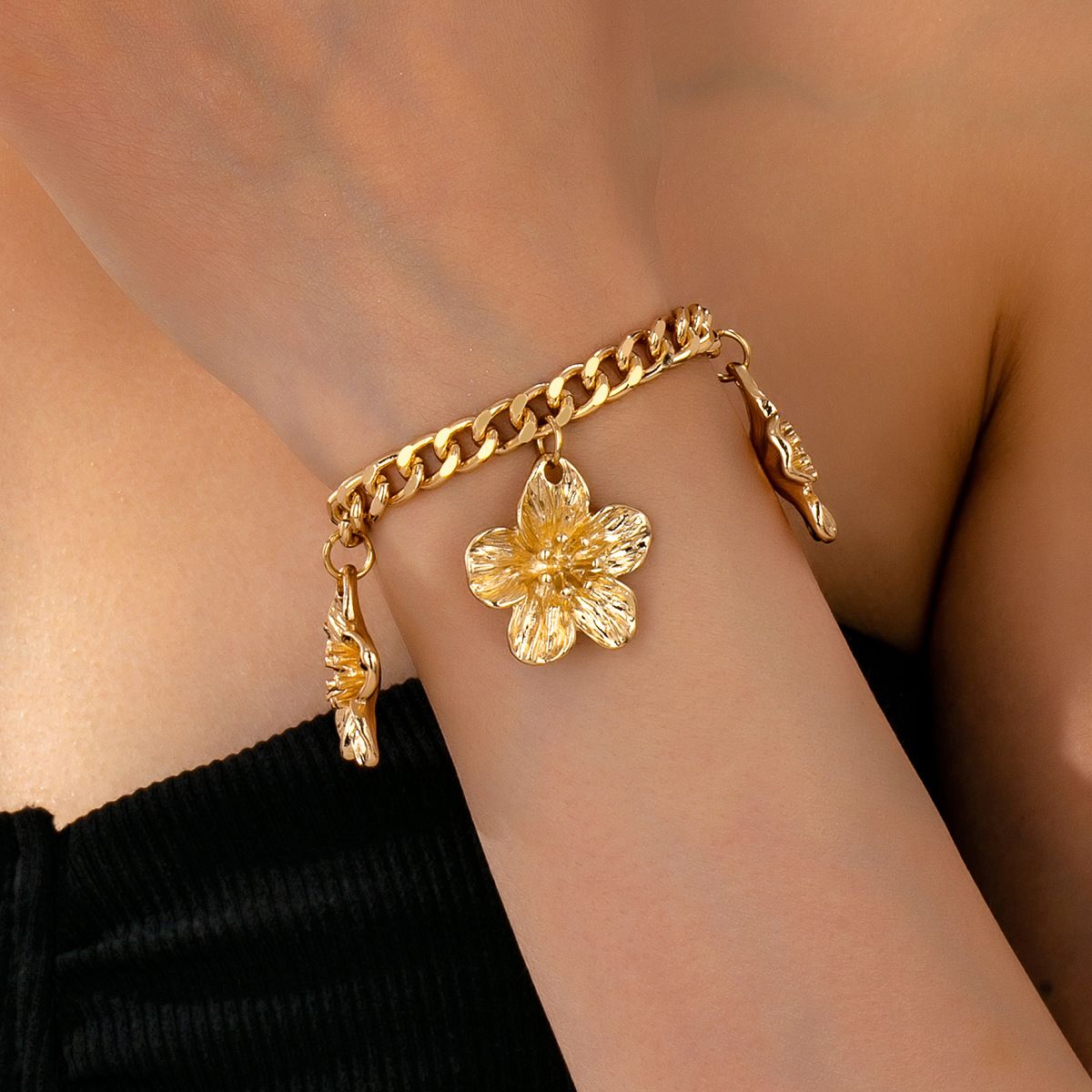 Vintage Style Gold Tone Curb Chain Bracelet with Large Textured Flower Charms, Adjustable Extension, Bold Floral Statement Jewelry for Women
