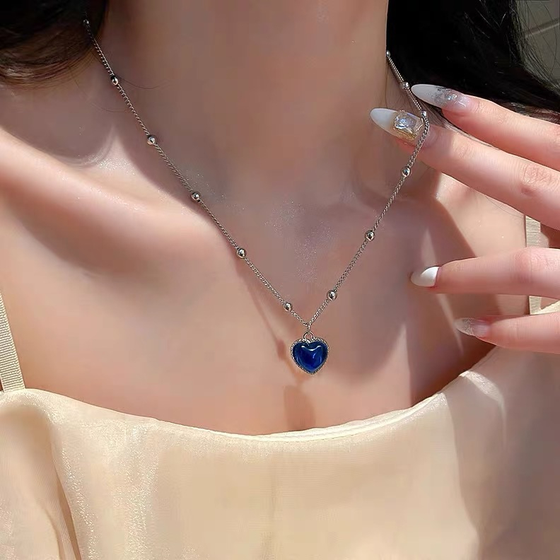 X40 Women Candy Color Changing Heart Pendant Necklace Simple Temperature Sensitive Discoloration Pendant Necklace Party Jewelry