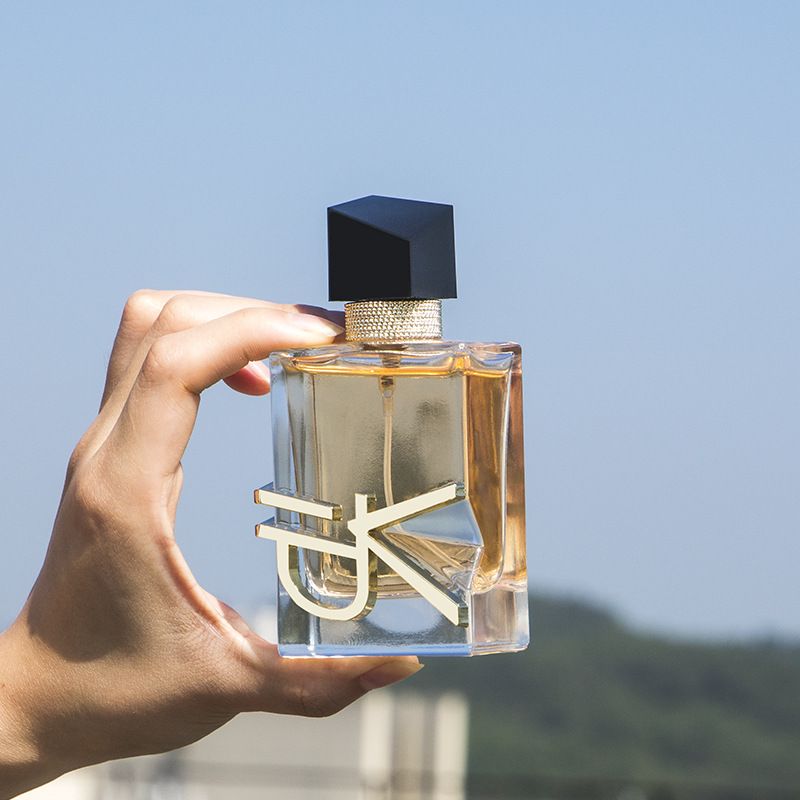 Small Town Yixiang Free Water Women's Perfume Floral Fragrance, Fresh and Long-lasting Eau de Toilette for Students
