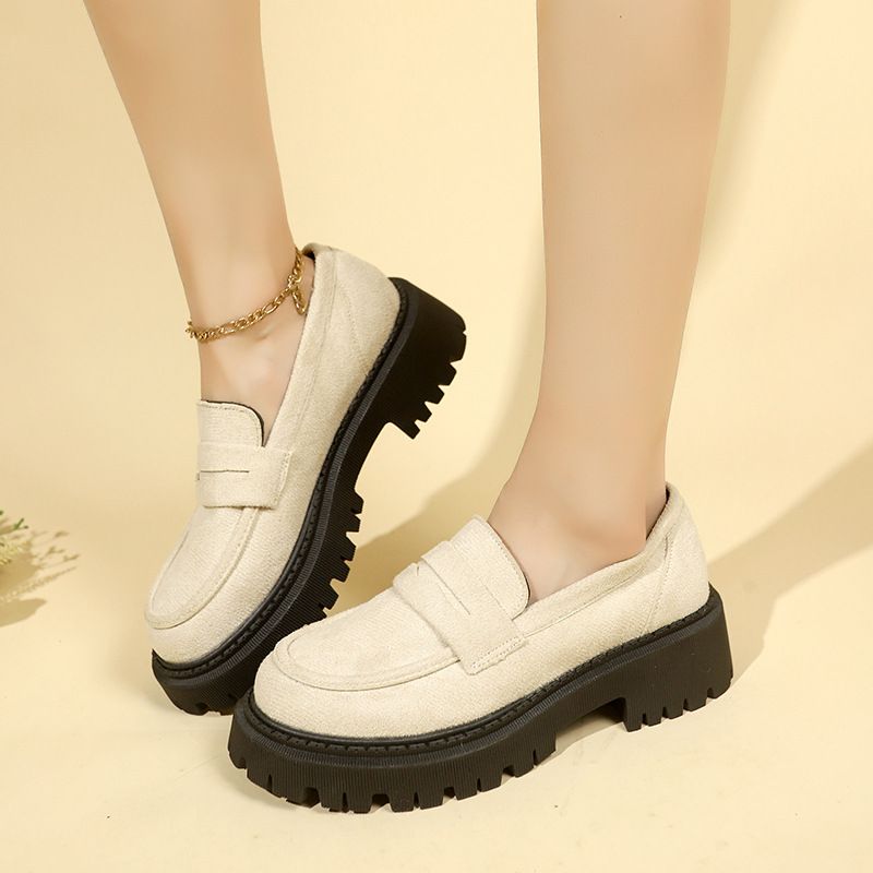 In the spring of 2025, this new British-style shoe is a retro thick-soled loafer for women, a casual and versatile single shoe for women