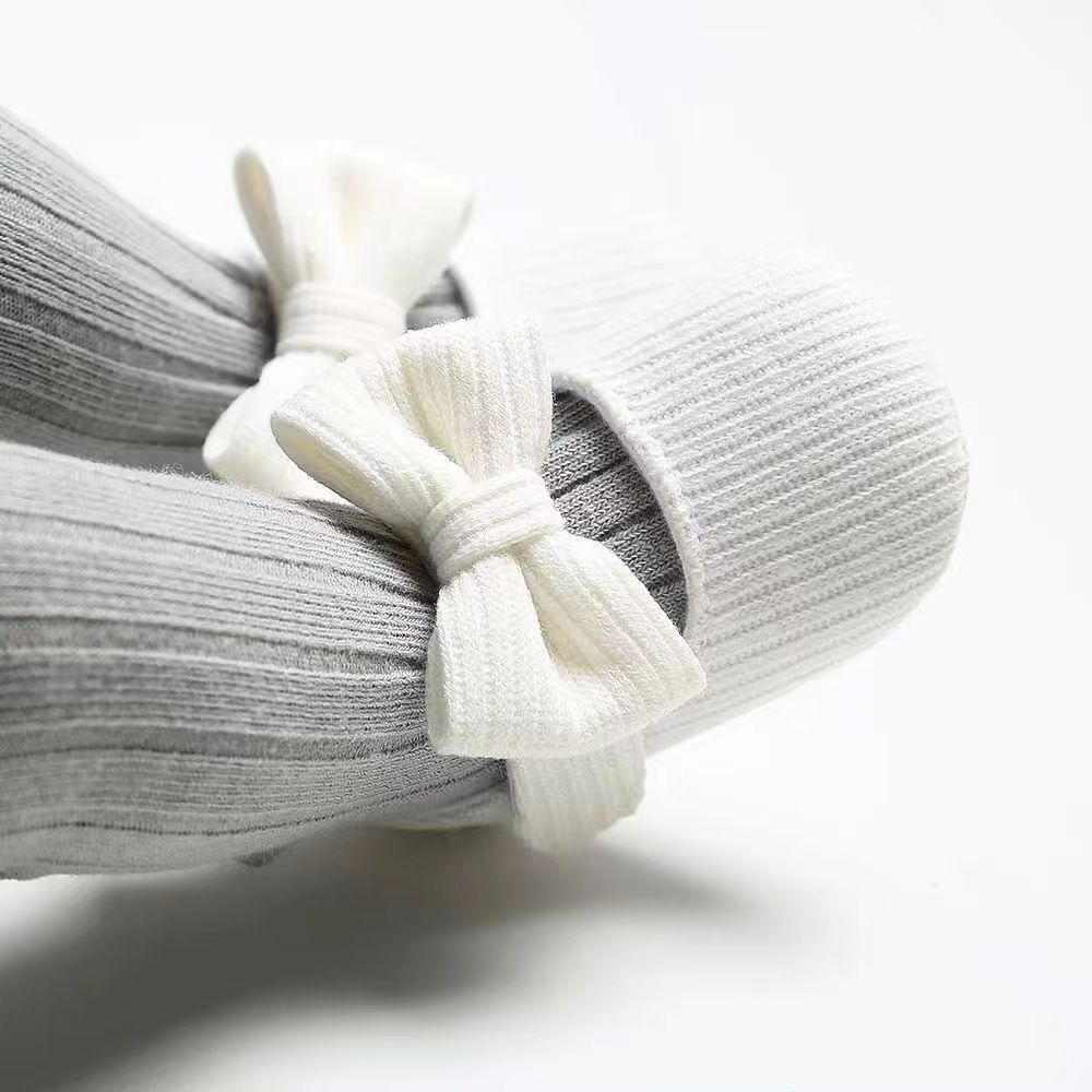 Spring and autumn small flowers sweaters, 0-1 years old baby, soft bottom, anti-female baby princess shoes