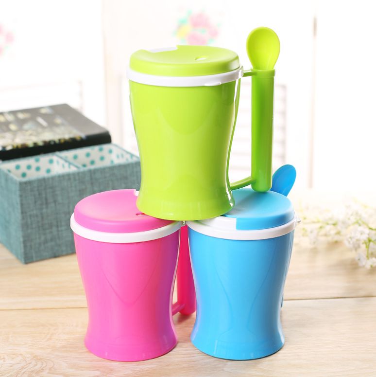 550ML High-quality durable plastic multifunctional fancy kids Cup with lid, spoon & holder