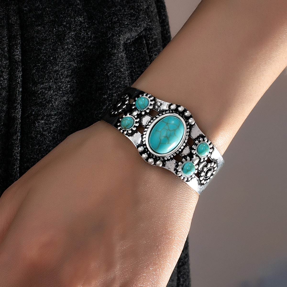 Vintage Distressed Silver Wide Open Cuff Bracelet for Women, Retro Ethnic Embossed Geometric Floral Wrist Bangle Inlaid With Cracked Turquoise Stones, Bohemian Chic Statement Jewelry for Daily Street Vacation Party Holiday Gift Accessory
