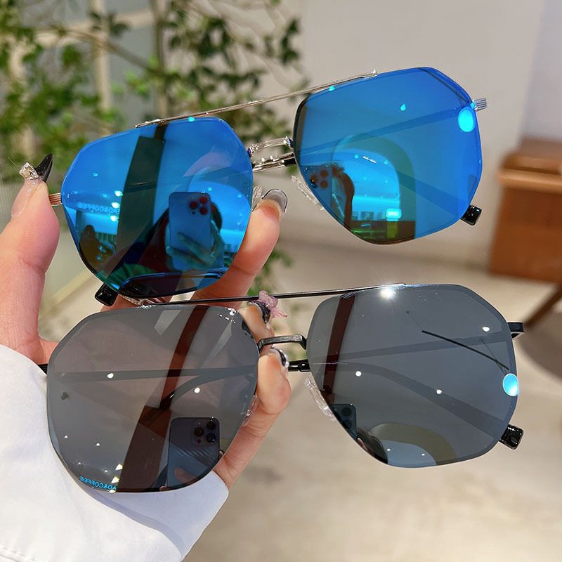 New Classic High‑Grade Polarized Sunglasses for Men & Women, UV Protection Anti‑Glare Eyewear, Fashion Shades Specially Designed for Driving, Travel and Outdoor Activities