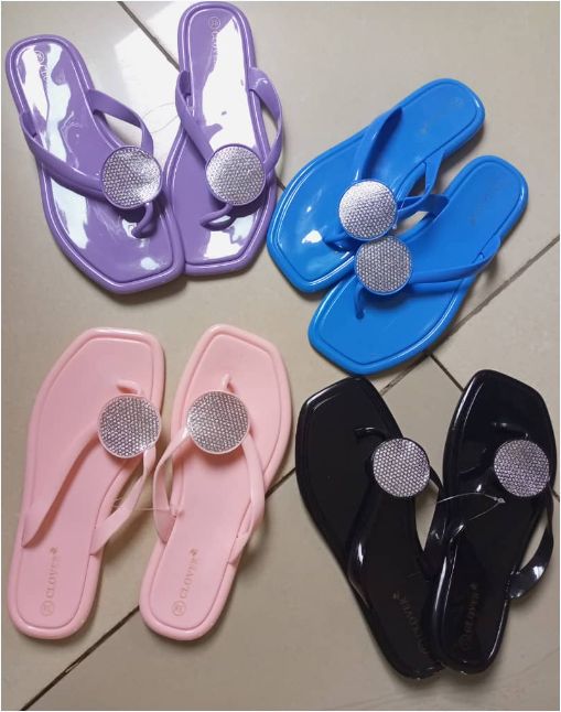 Square-toed Flip Flops with PVC Strap Anti-Slippery PE Rubber Slippers Soft Beach Slippers