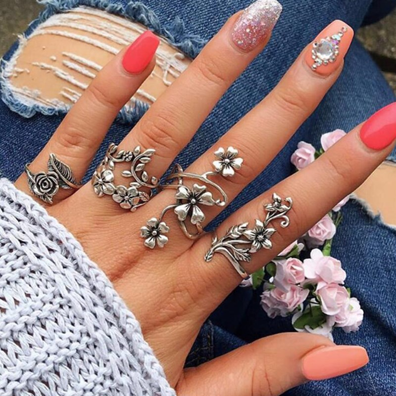 Flower 4-piece ring retro fashion forest vine leaf flower temperament set ring women lady jewelry Jewelry Hand Ornament rings for girls black ring set fashion jewelry bohemian style accessories for women