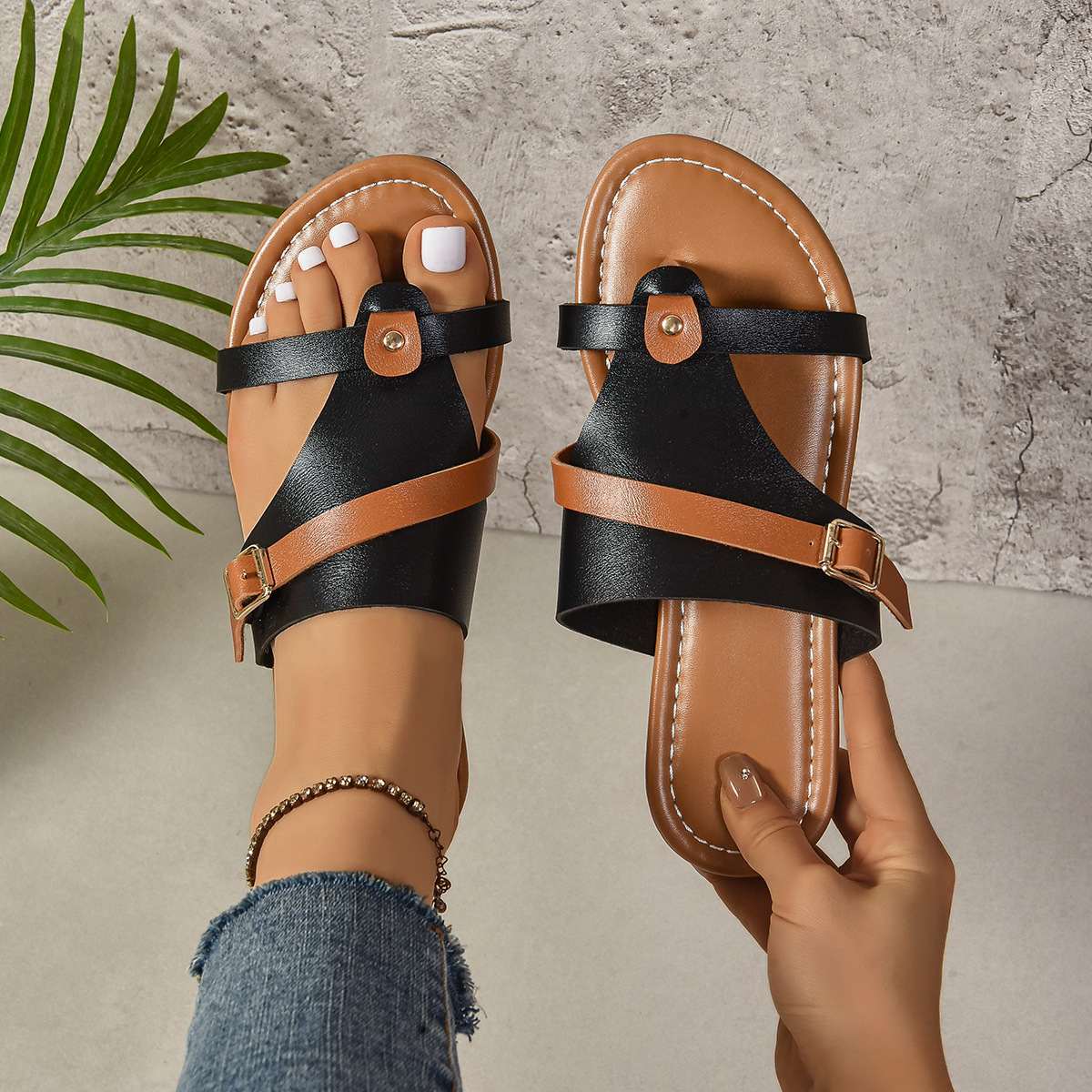 Europe and the United States foreign trade large size matching color clip toe flat slippers women wear rivets light beach slippers 1127-1