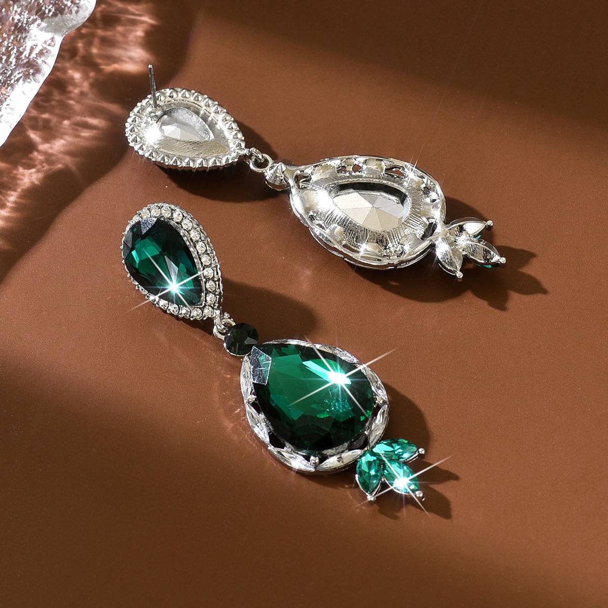 Vintage Palace Style Multi Color Teardrop Crystal Dangle Earrings Silver Alloy Luxury Water Drop Rhinestone Long Drop Earrings Niche Light Luxury Statement Ear Jewelry Sparkly Colored Gem Pendant Earrings For Women Wedding Banquet Evening Dress Fashion Accessory Gift
